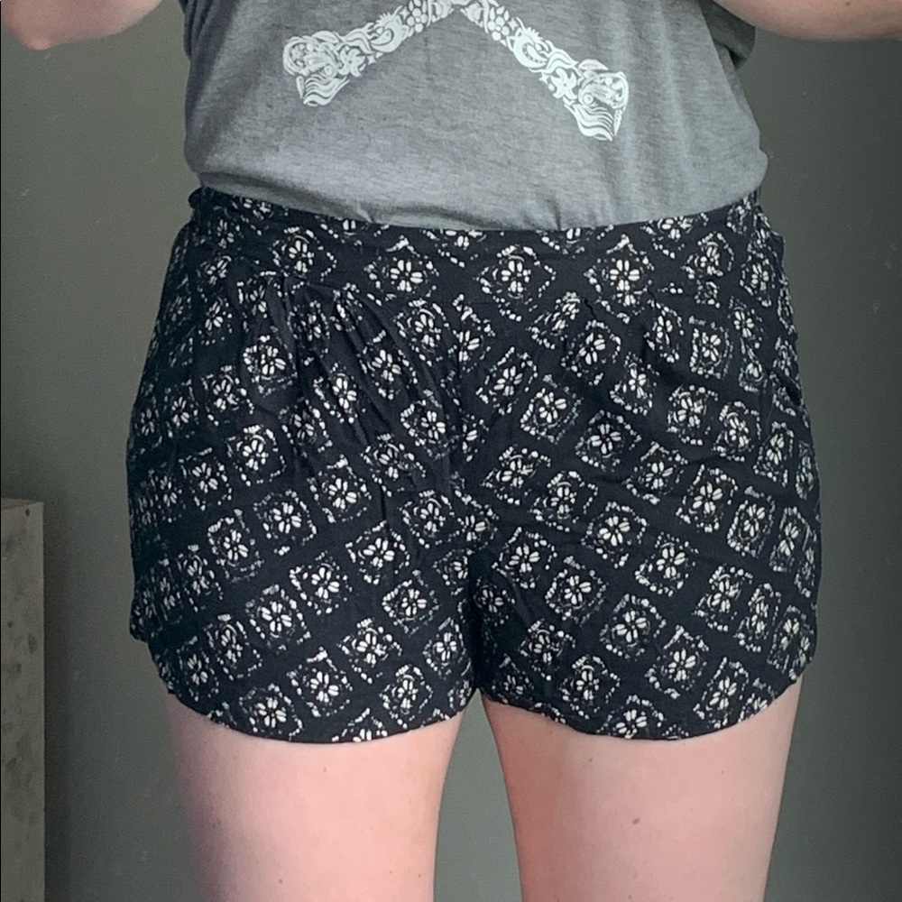 Patterned Shorts, B&W Size L